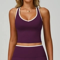 Nauwsluitend dieppaars sportvest met witte contrastbiezen en open rug voor fitness - S / Giga Paars