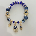 Donkerblauwe kralenarmband met boze oog en gouden Hamsa-handbedels en strass - Kc Goud 7094