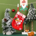Dettaglio calza di Natale in feltro rosso con pupazzo di neve 3D e ricami di fiocchi - Stile Campanella Piccola Pupazzo di Neve (E3-1)