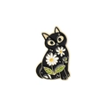 Detailansicht der schwarzen Katzen-Emaille-Nadel mit weißen Gänseblümchen-Mustern - Gänseblümchen Muster Schwarze Katze Stil (XZ3358)
