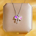 Collier avec pendentif nœud iridescent et cristaux sur chaîne fine argentée - Noeud Coloré Argenté (différentes Couleurs Sous Différents Angles)