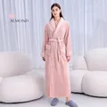 Accappatoio lungo in flanella color mandorla per uomo e donna con cintura e tasche - Mandorla (Donna)