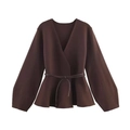 Haut en maille marron foncé pour femme avec col en V, basque et ceinture assortie - S / café