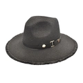 Dettaglio cappello di paglia nero con bordi sfrangiati e fascia in pelle con fibbia d'oro - Nero