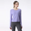 Top sportivo a maniche lunghe viola chiaro con fori per i pollici e vestibilità slim - S / Viola Brillante