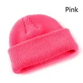 Klassische hellrosa Strickmütze mit vertikaler Rippstruktur für optimalen Kälteschutz - Rosa