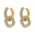 Dettaglio di orecchini a cerchio placcati oro 18K con anelli intrecciati e cristalli colorati - Oro Zircone Bianco