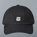 Détail de la broderie blanche S en 3D sur une casquette de baseball en coton noir - M(56-58cm) / Noir