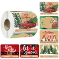 Rotolo di etichette natalizie con camion vintage e gnomi su carta kraft naturale - Stile Camion d'Epoca e Gnomi di Natale (S129)