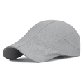 Béret gris clair respirant en mesh pour l'été avec perforations laser pour le soleil - Réglable / Gris clair