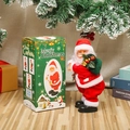 Elektrische klimmende Kerstman met rood pak en groene cadeauzak in een feestelijke doos - Cadeauzakje stijl