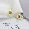 Macro shot of 19x11mm golden heart pendant connector with dimension measurement labels - Gold Heart Connector Clasp (4641#)