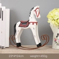 Statue de cheval à bascule blanc vintage avec selle rouge et base en fer 23x24cm - Vintage Style B