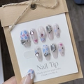 Faux ongles faits main rose avec motifs cœurs ailes d'ange et strass brillants - Grand (L) / 741 Long Cercueil Ailes d'Ange