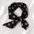 Foulard chic en coton et lin noir à pois beige noué avec élégance pour femme - 55x55cm / Pois Noir