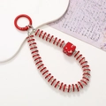 Dettaglio di ciondolo per telefono rosso con strass, perline e chiusura ad anello - Anello di Diamanti Quadrato (K2437) / Rosso