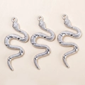 Tre ciondoli a serpente in argento vintage per gioielli fai-da-te su sfondo neutro - Serpente Argento Lucido (Confezione da 5)
