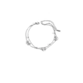 Pulsera plateada de doble capa de acero de titanio con tres colgantes de lazo elegante - Pulsera de Plata