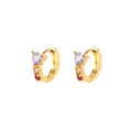 Dettaglio di orecchini a cuore dorati con zircone viola e piccoli cristalli colorati - Placcato Oro 18K Viola