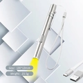 Linterna médica plateada recargable con cable USB-C y dimensiones de 130x13mm - Luz Amarilla (Sin Paquete)