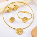 Goldenes Schmuckset aus Titanstahl mit Hammerschlag-Textur, Halskette und Ohrringen - Unregelmäßiger Gehammerter Stil (TZ00124) / Gold