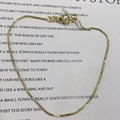 Detail of golden box chain bracelet with lobster clasp and adjustable sliding bead - 0.8mm Box Chain / Gold