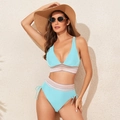Bikini deux pièces bleu clair avec bordures en maille ondulée et bas de maillot à nouer - S / Haut Et Bas / Bleu ciel