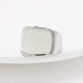 Anello minimalista in acciaio al titanio argento con opale bianco quadrato - US 7 / Colore Acciaio Pietra Bianca