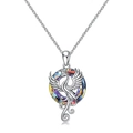 Collana con ciondolo a fenice in argento e cristallo colorato su sfondo bianco pulito - Fenice Multicolore