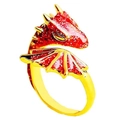 Verstelbare gouden ring met een uniek gewonden rode draak ontwerp en glinsterende vleugels - Rood
