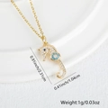 Vue détaillée du collier pendentif hippocampe avec fleurs bleues et dimensions - Style C - Hippocampe Fleur Bleue