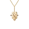 Collana tarocchi dorata con incisioni di spada e stelle e zirconi viola su sfondo bianco - Spade (Oro)