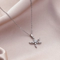 Collier étoile de mer en argent avec zircons sur un fond luxueux en soie or rose - Avec chaîne / Argenté