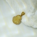 Mini pendente Buddha in acciaio inossidabile dorato 18k con pietra di vetro gialla - Giallo