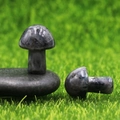 Mini champignon en pierre naturelle gris foncé poli pour décoration DIY et jardin - Larvikite