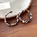 Minimalist golden hoop earrings featuring beige leopard print leather texture wrapping - Round - Small