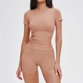 Ensemble de yoga sans couture avec t-shirt à col rond et short en marron clair - XL / Haut Et Bas / Manches Courtes + Short / Rose Rétro