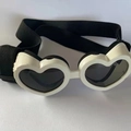 Lunettes de soleil blanches en forme de cœur pour animaux avec sangle réglable noire - Blanc