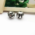 Set di due perline in argento vintage con incisione a pesce per gioielli fai da te - Pesce Auspicio/10mm