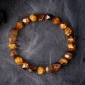 Bracelet en perles d'oeil de tigre facettées avec texture brun doré et effet chatoyant - 8mm/Oeil de Tigre Facetté