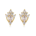 Detalle de pendientes geométricos bañados en oro con circón ovalado y cristales brillantes - Oro-Zirconia Blanca