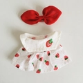 Rote Schleife und weißes Baumwollkleid mit Erdbeermuster für 17cm Plüschpuppen - Passend für 17cm Puppe / Erdbeerkleid + Haarklammer / Weiß + Rot