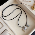 Collar con colgante de poni, perla gris y cordón negro en estuche de joyería - Collar Plateado-Cuerda Negra