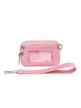 Detalle de la cartera de muñeca de nailon rosa con ventana de ID y cremallera plateada - Rosa