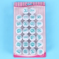 Detailset aus 26 Buchstaben-Ausstechformen in gestreifter Blisterverpackung auf blauem Grund - 76063 Großbuchstaben