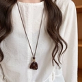 Minimalistische geometrische Kette aus Holz und Harz mit dunkelbraunem Anhänger - Halskette Dunkelbraun