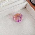 Elegant shell-shaped hair claw clip in purple and pink marble acetate with gold lines - Peach Pink