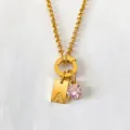 Gouden roestvrijstalen ketting met letter A-hanger en roze kristallen bedeltje - Goud / Letter A