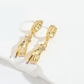 Details von goldenen Palmenohrringen mit lila Nägeln und funkelndem Augenmotiv - Hand Design Stil (20240724) / Schwarz