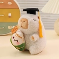 Wasserschwein Kuscheltier mit Doktorhut und Glücksbringer für Abschlussprüfungen - Zongzi-Stil / Weiß